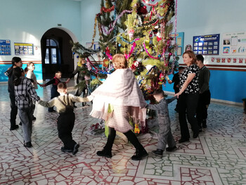 Сюрпризы под новогодней елкой